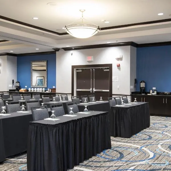 Holiday Inn Indianapolis Airport by IHG, hotel en Indianápolis