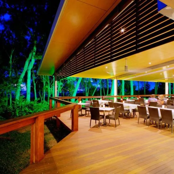 Albatross Bay Resort, hotel ve Weipě