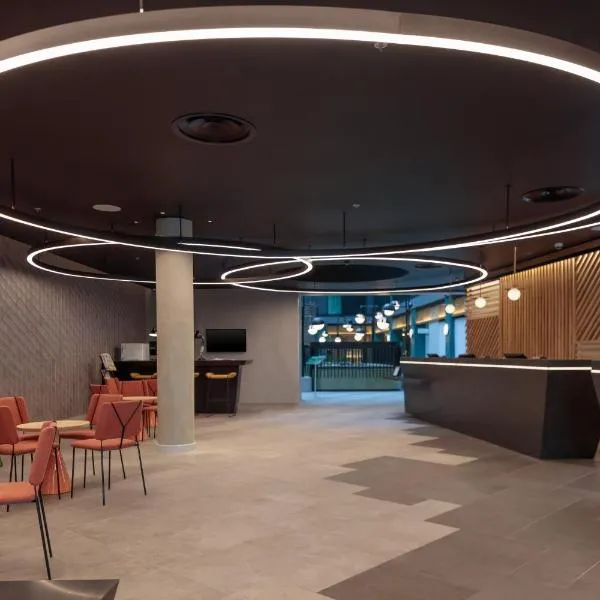 Holiday Inn London Heathrow - Bath Road by IHG, hotelli kohteessa Hillingdon