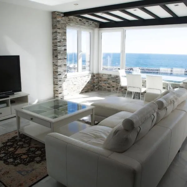 Luxury Puerto Banus Penthouse With Parking & WI-FI, Hotel in Marbella