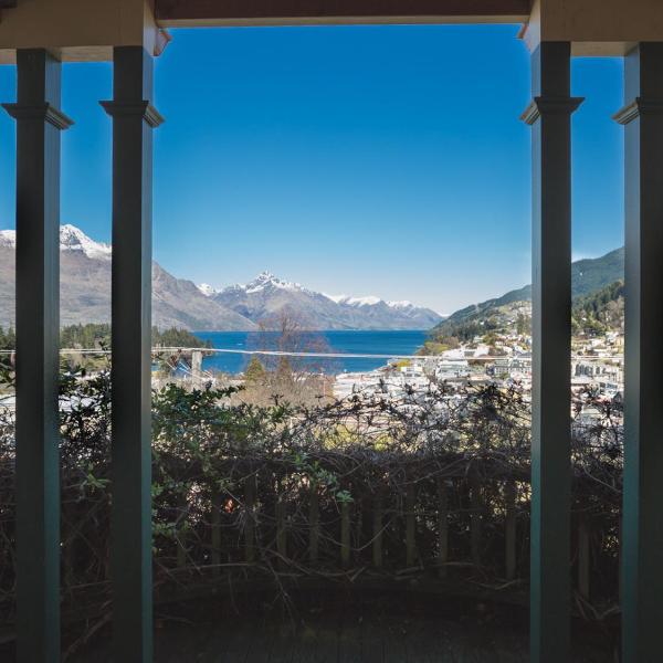 McAlister House - Queenstown Holiday Home