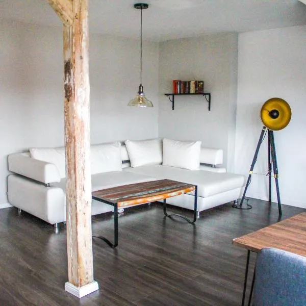 EXKLUSIVE 2 Zi. Dachgeschosswohnung in Top Lage!, hotel Brémach