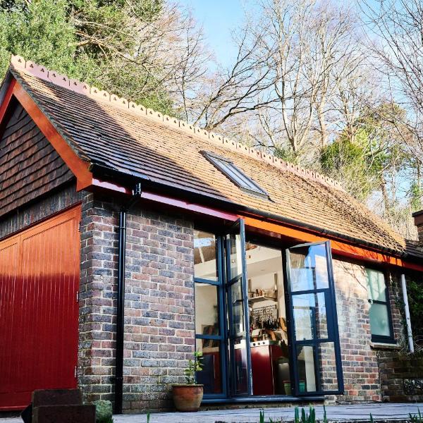 Tiny Cottage with Terrace & Parking, Central Lewes