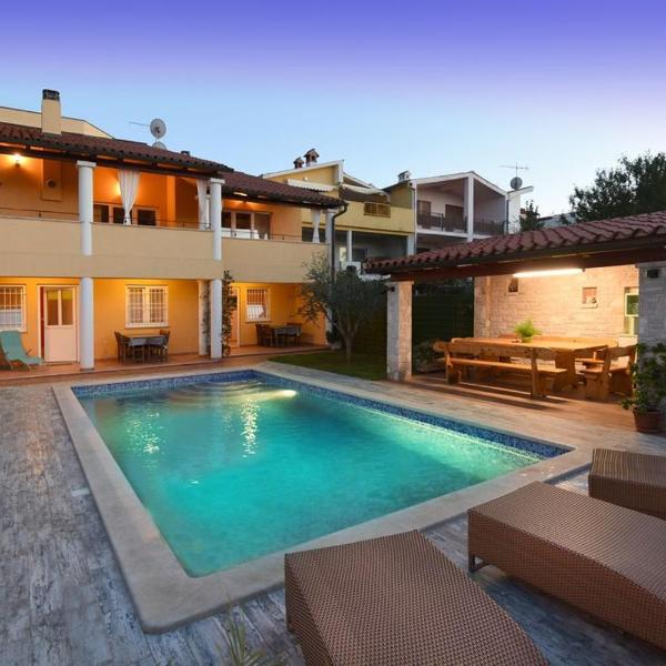 Villa Ulika - 3 apt for 4 persons