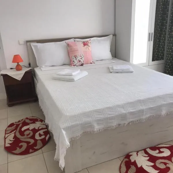 Pensiunea Scoika Steaguri Neptun, hotel in Neptun