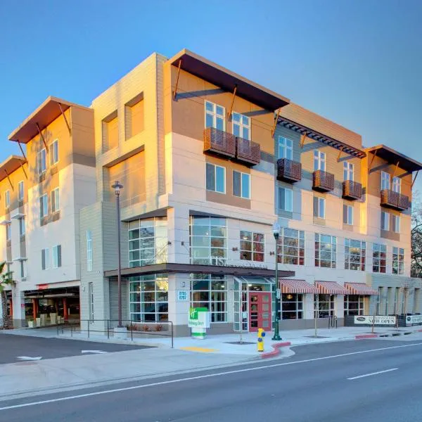 Holiday Inn Windsor - Wine Country by IHG, hotel di Windsor