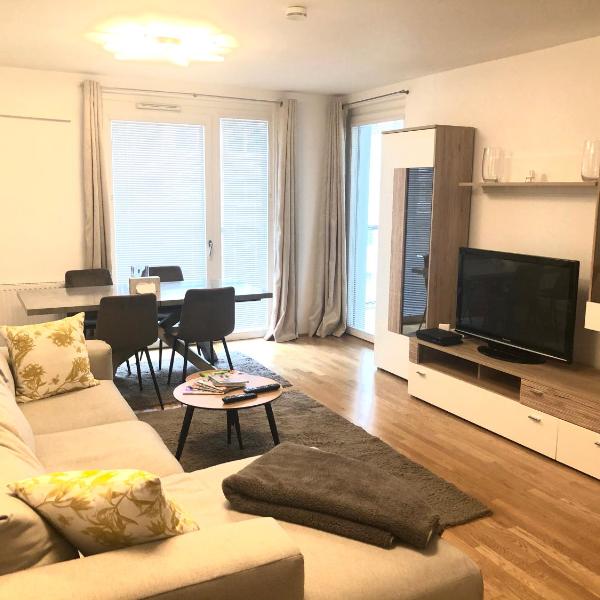 Amazing Austria Center Apartment near UNO City