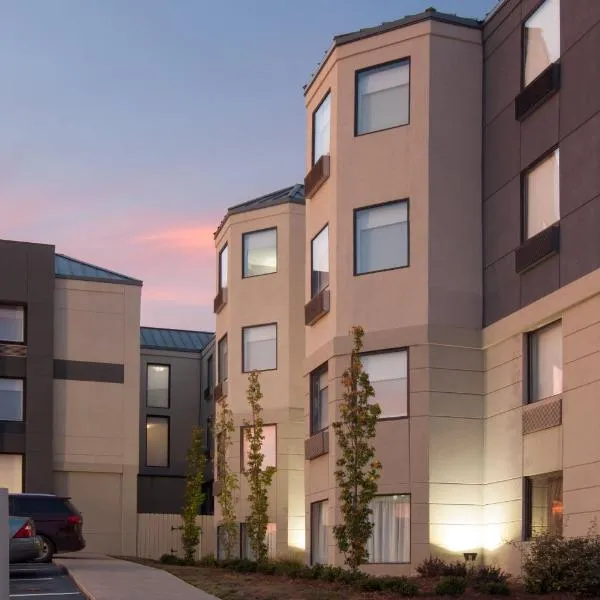 Holiday Inn Express & Suites Nashville-I-40 & I-24(Spence Lane) by IHG, hotel in Nashville