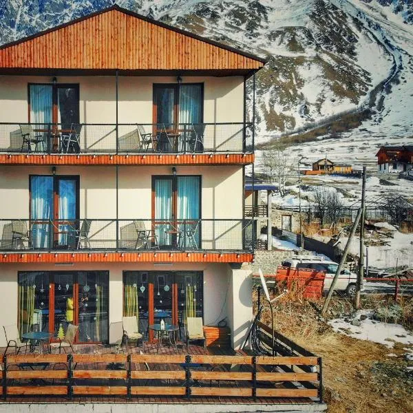 Sunshine Kazbegi, hotel in Stepantsminda