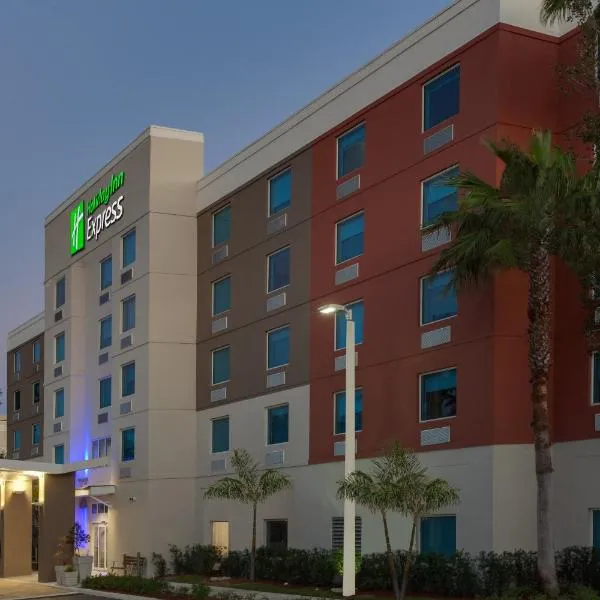 Holiday Inn Express Hotel & Suites Fort Lauderdale Airport/Cruise Port by IHG、フォート・ローダーデールのホテル