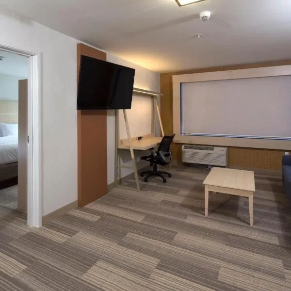 Holiday Inn Express & Suites - Gaylord by IHG, готель у місті Ґейлорд