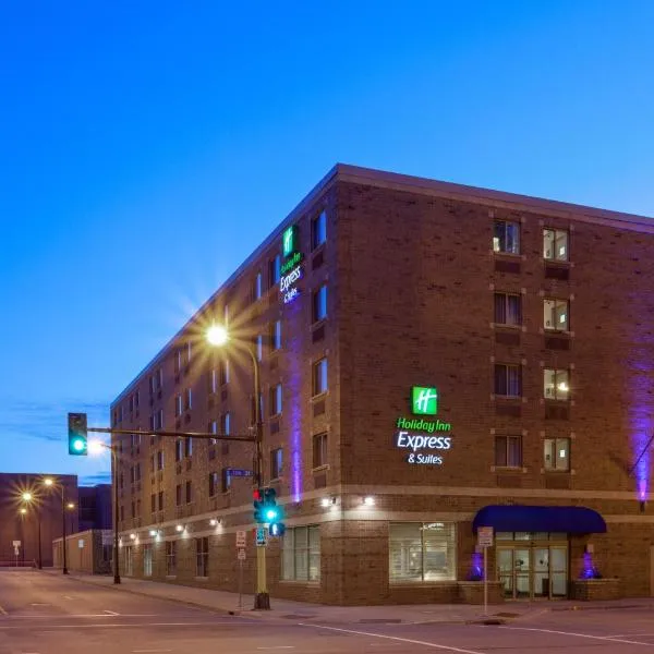 Holiday Inn Express Hotel & Suites Minneapolis-Downtown Convention Center by IHG, hotel in Minneapolis