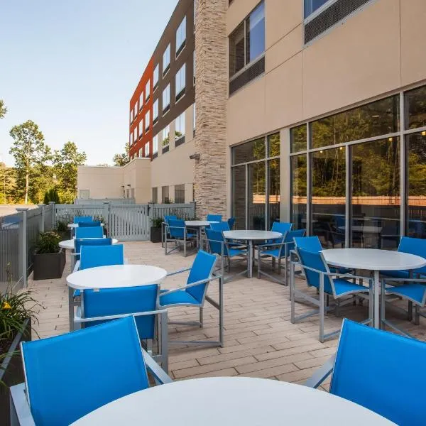 Holiday Inn Express Queensbury-Lake George Area by IHG、クイーンズベリーのホテル