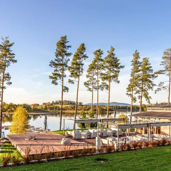 Lipno - Lakeside Village - Větrník, ξενοδοχείο σε Frymburk