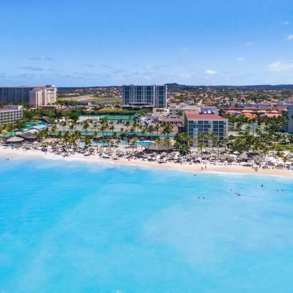 Holiday Inn Resort Aruba - Beach Resort & Casino by IHG, hotelli Palm Beachillä