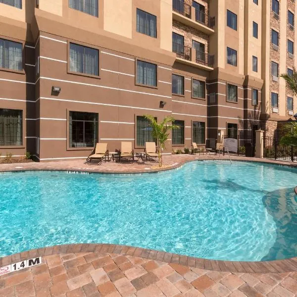 Staybridge Suites Orlando at SeaWorld by IHG - Free Parking & Shuttle to Seaworld Parks, hotel i Orlando