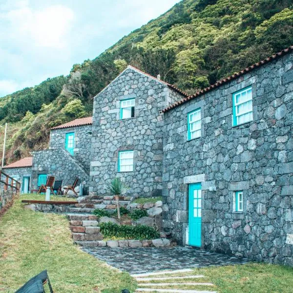 Abrigo da Cascata - Casas de Campo - São Jorge, hotel in Calheta