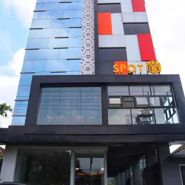Front One Inn Kediri, hotel v destinaci Kediri