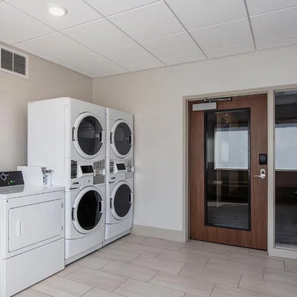Holiday Inn Express & Suites Kelowna - East by IHG, hotel in Kelowna