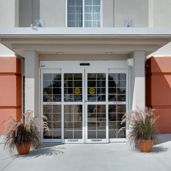 Candlewood Suites Salina by IHG, hotel in Salina