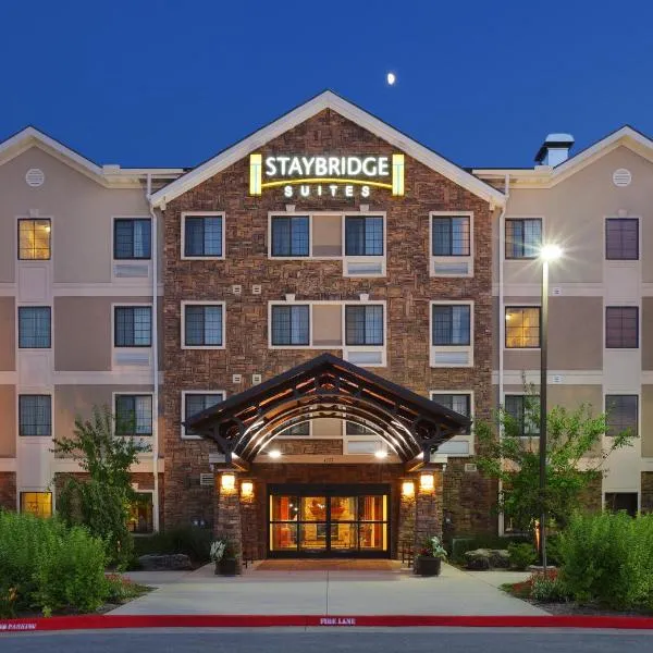 Staybridge Suites Fayetteville by IHG, hotel in Fayetteville