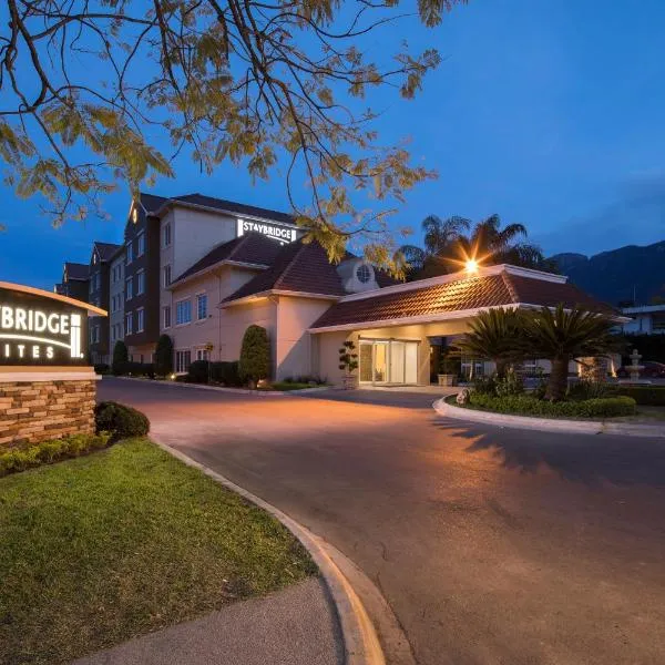 Staybridge Suites Monterrey San Pedro by IHG, hotel v destinaci Monterrey