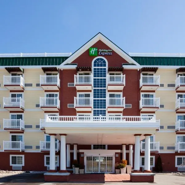 Holiday Inn Express Hotel & Suites Petoskey by IHG, hotell sihtkohas Petoskey
