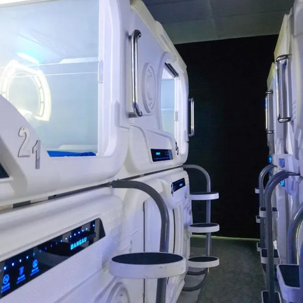 Bangau - Short Term Rest Area Capsule Hotel, hôtel à Sepang