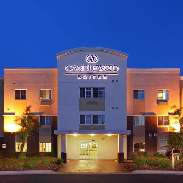 Candlewood Suites Hot Springs by IHG、ホット・スプリングスのホテル