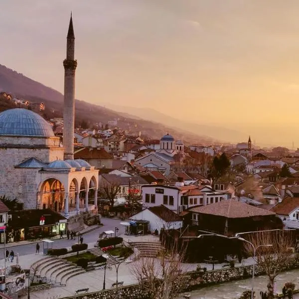 Studio Apartment in Center With Panoramic Old Town View, hotel in Prizren