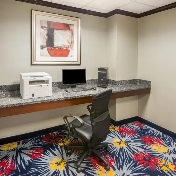 Holiday Inn Express Cleveland Airport - Brook Park by IHG, hotel di Brook Park