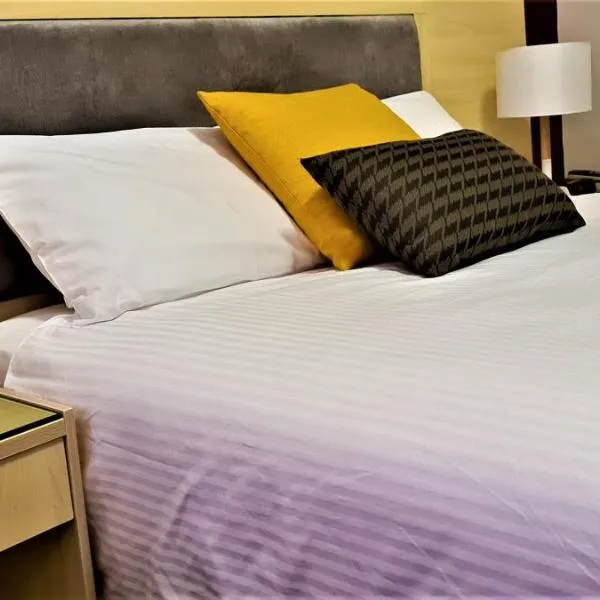 Brunswick Tower Hotel، فندق في ملبورن