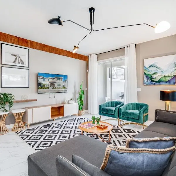 Beautiful Modern Home wPrivate Pool Near WDW, hotel v destinaci Kissimmee