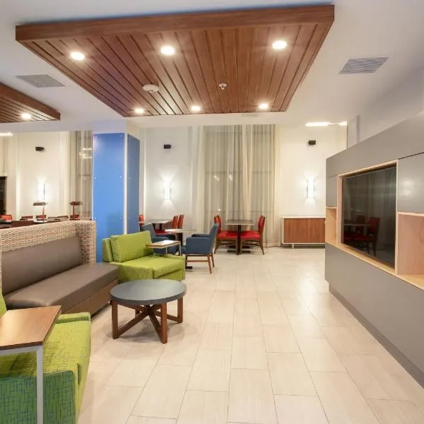 Holiday Inn Express & Suites Phoenix Glendale Dist by IHG, hotel v mestu Glendale