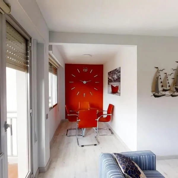 Apartamentos Design Pinemar, готель у місті Кабаньяс