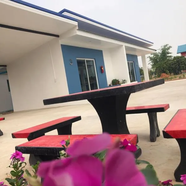 SiRi Resort, hotel in Maha Sarakham