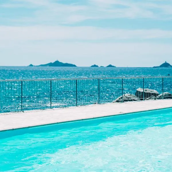 Hôtel Cala di Sole, ξενοδοχείο σε Αζαξιό