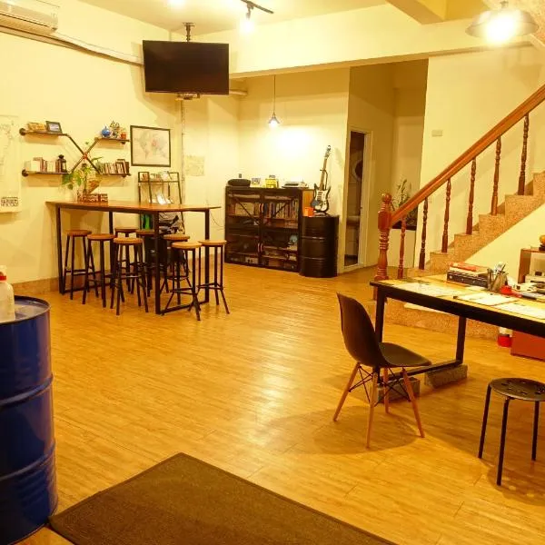 Chiayi Petite Hostel, hôtel à Chiayi