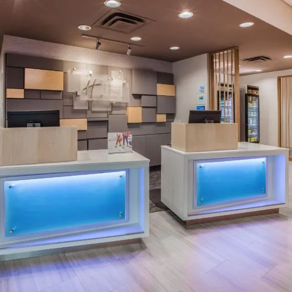 Holiday Inn Express & Suites - San Jose Airport by IHG, Hotel in San José