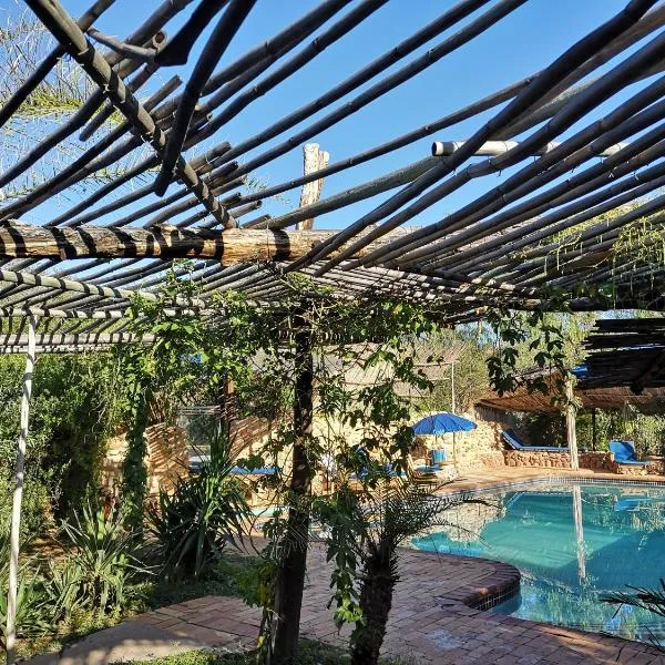 Amber Lagoon Backpackers Lodge, готель у місті Vleirivier