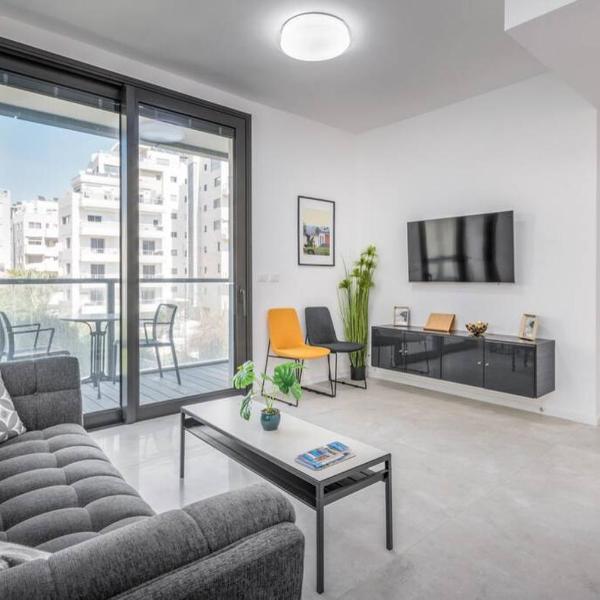 Kerem Hateimanim Area-3 BR with Balcony