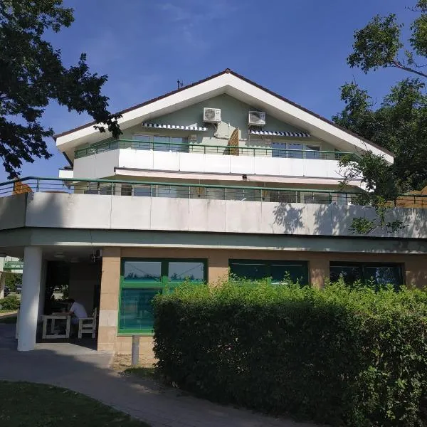 Apartmány Puerto, Hotel in Senec