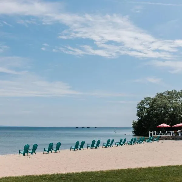 Breakers Resort - Lakeside, hotel in Saint Ignace