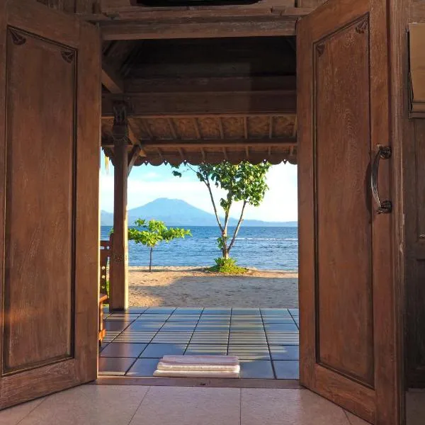 Blue Harbor Beachfront Villas & Resto, hotel v destinaci Nusa Penida