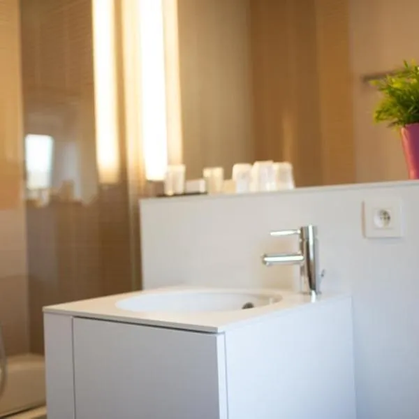 Hotel La Passerelle, hotel u gradu Grandhan