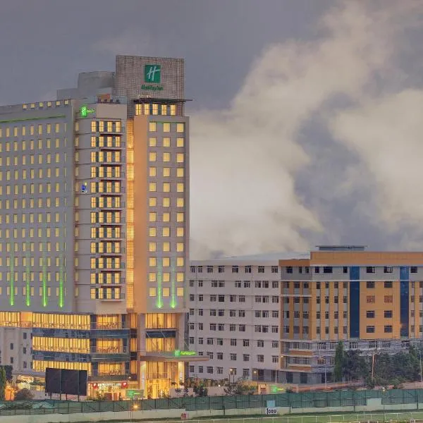 Holiday Inn Bengaluru Racecourse by IHG, hotel in Bangalore