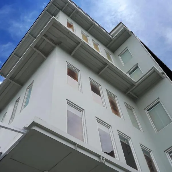 UROOMS Senayan, hotel di Jakarta