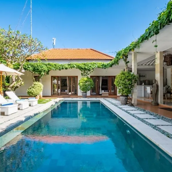 Central Seminyak Villa Martini，位于塞米亚克的酒店