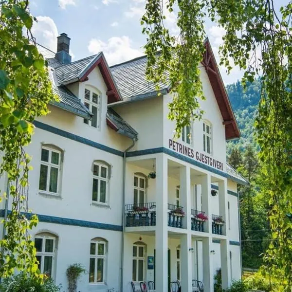 Petrines Gjestgiveri, hótel í Norddal