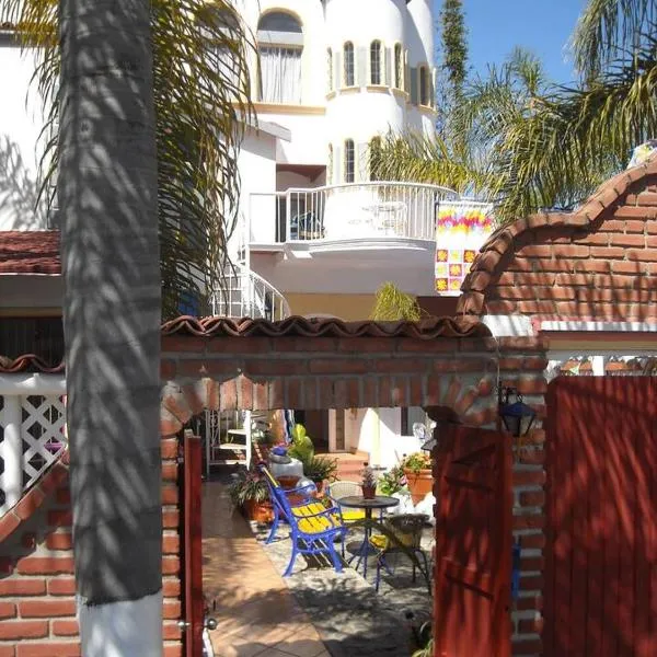 Welcome to Casa Viva Mexico 3-bedrooms 2-bathroms 6-Guests close to Shoping Center & Beach, hotel en Tijuana